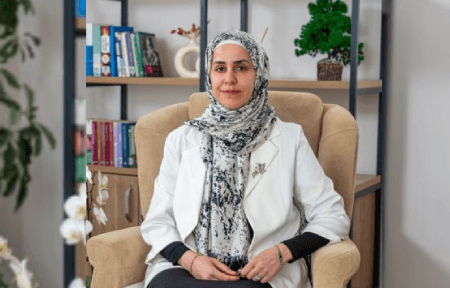 Doç. Dr. Burcu Uysal bünyesindeki uzman doktor ve modern sağlık merkezi klinik binası görseli