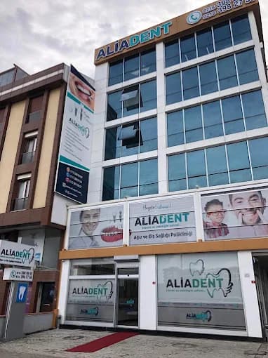 Aliadent Ağız ve Diş Sağlığı Merkezi bünyesindeki uzman doktor ve modern sağlık merkezi klinik binası görseli
