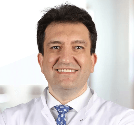 Prof. Dr. Bülent Hacıhamdioğlu bünyesindeki uzman doktor ve modern sağlık merkezi klinik binası görseli