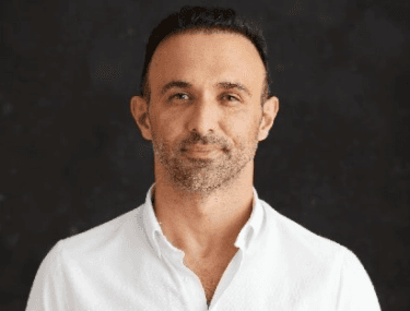 Op. Dr. Alper Kafkaslı bünyesindeki uzman doktor ve modern sağlık merkezi klinik binası görseli