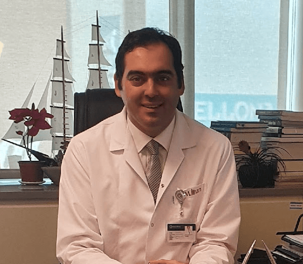Prof. Dr. Mahmut Muzaffer İlhan bünyesindeki uzman doktor ve modern sağlık merkezi klinik binası görseli