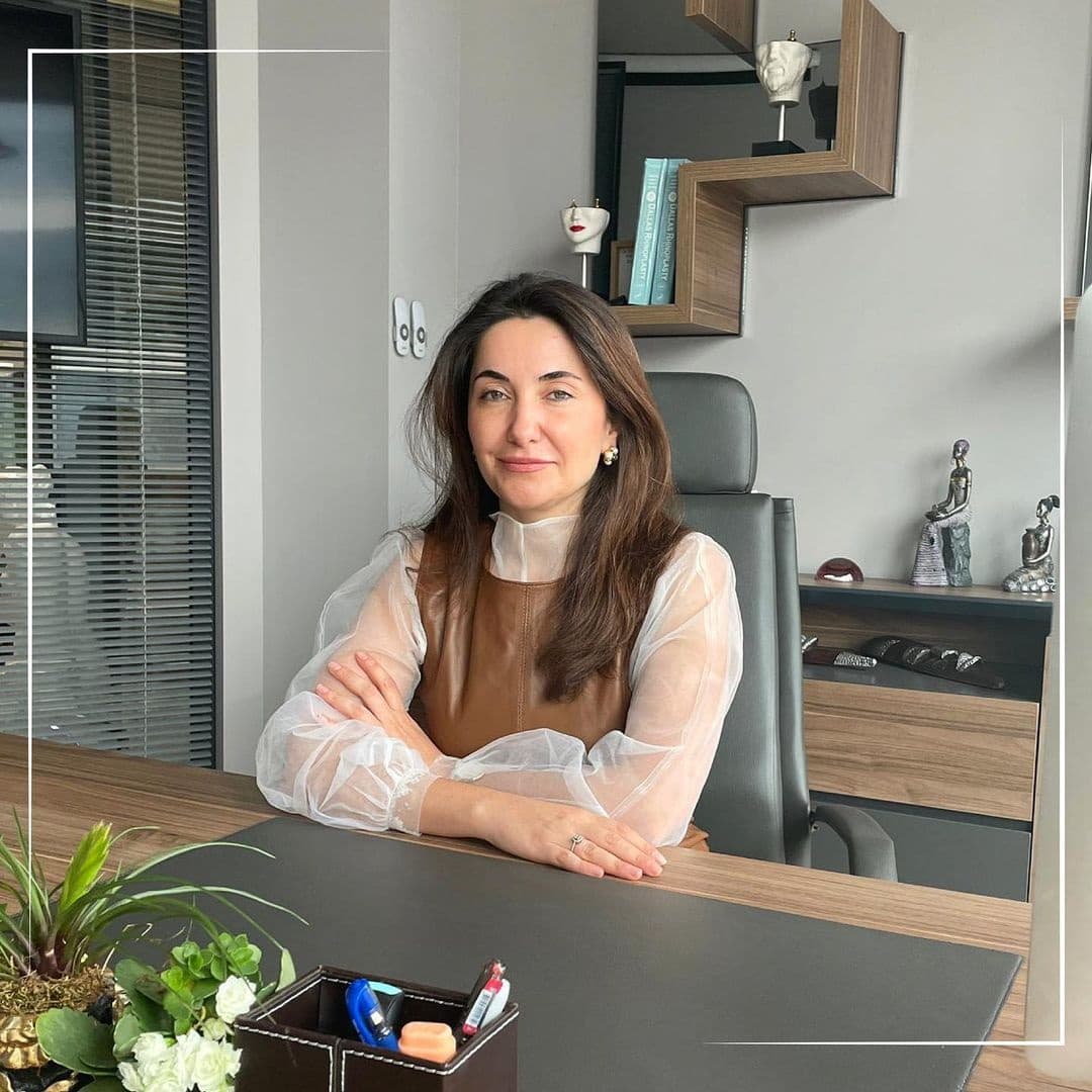 Doç. Dr. Fatma Nihal Durmuş Kocaaslan klinik detaylarını, doktorlarını ve tedavi fiyatlarını inceley Doç. Dr. Fatma Nihal Durmuş Kocaaslan bünyesindeki uzman doktor ve modern sağlık merkezi klinik binası görseli