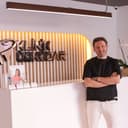 Uzm. Dt. Kadir Kolcuoğlu Uzm. Dt. Kadir Kolcuoğlu kurumsal sağlık merkezi logosu